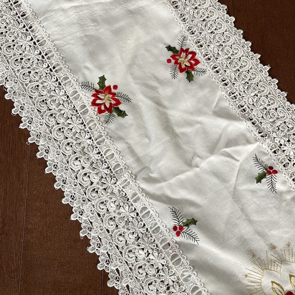 Holiday Table runner - Picture 3 of 3
